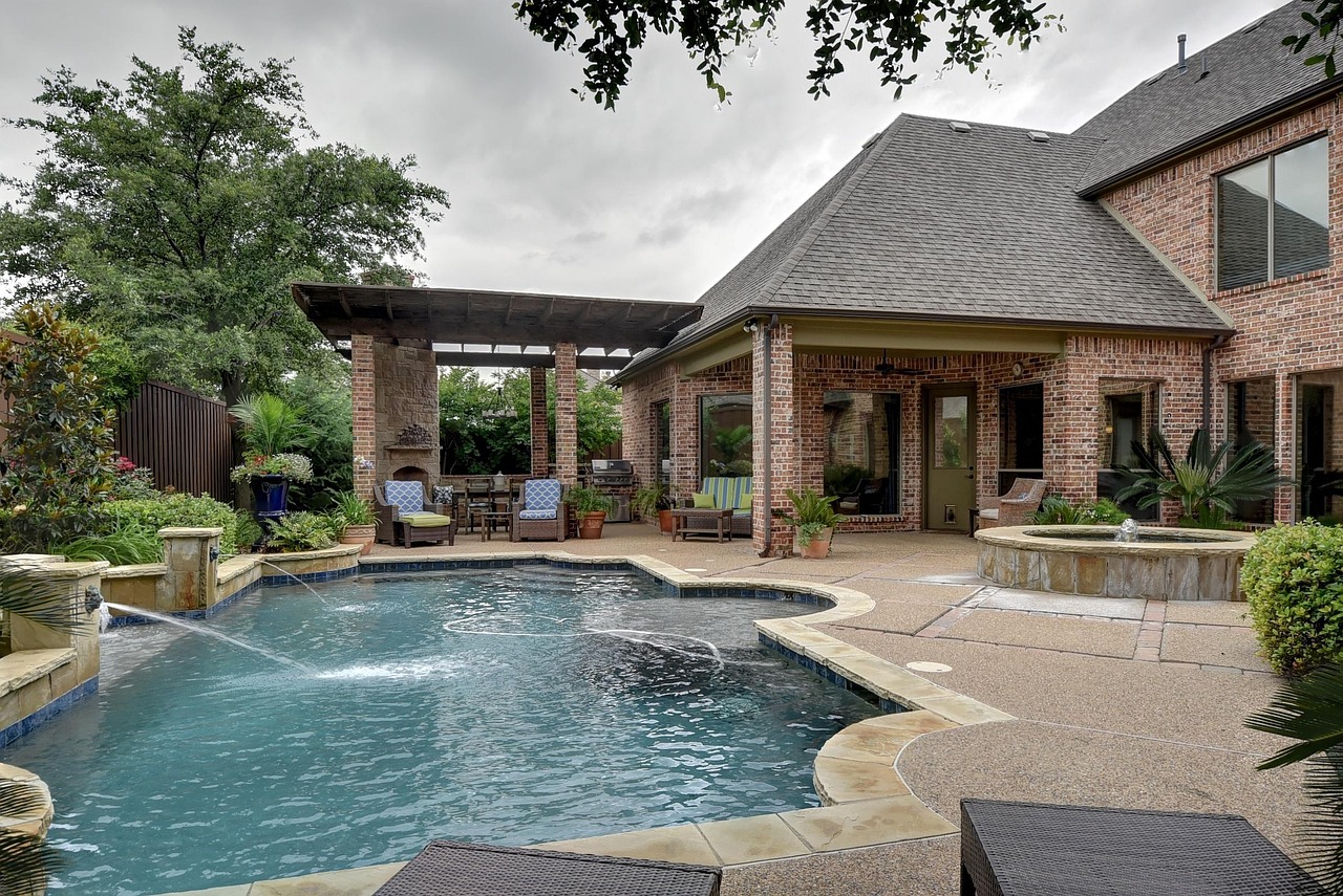 Pool builders in Henderson, NV